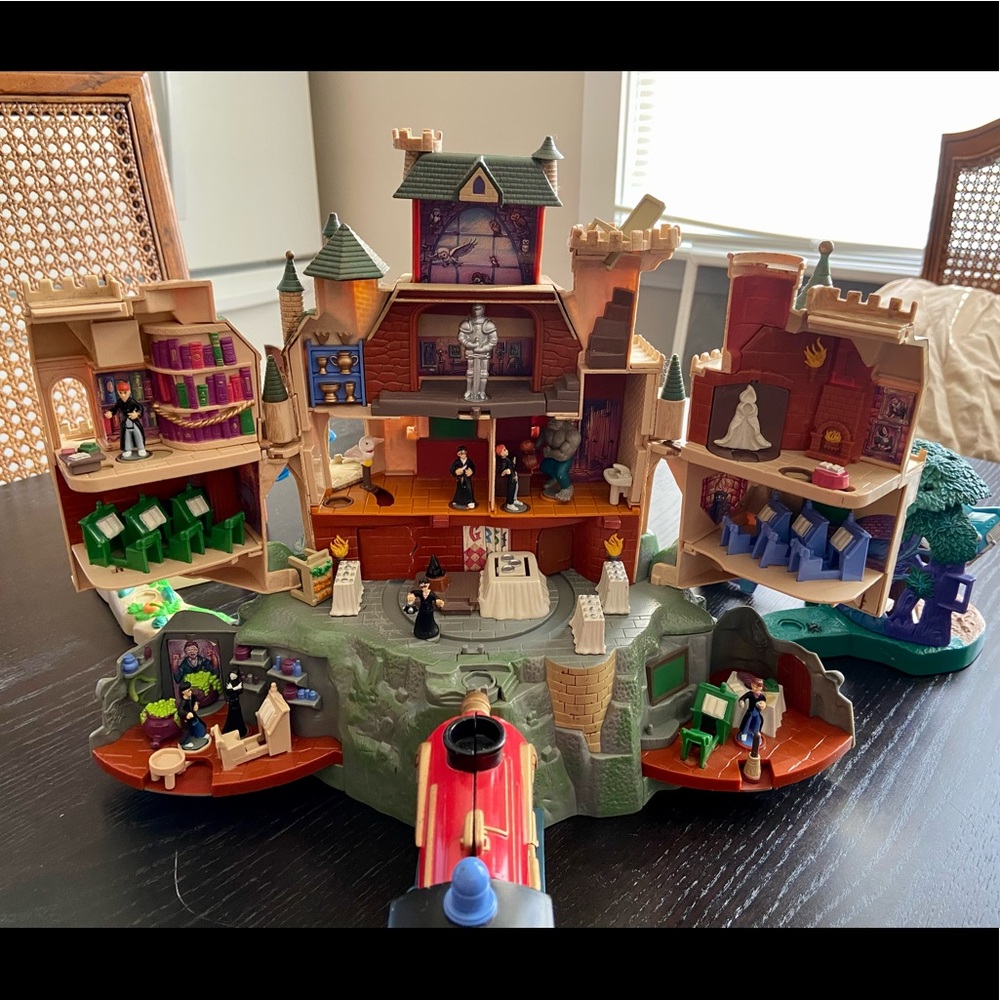 COPY - !!!SOLD!!!! Harry Potter-Hogwarts Castle,& 4 EXTRA sets!!!